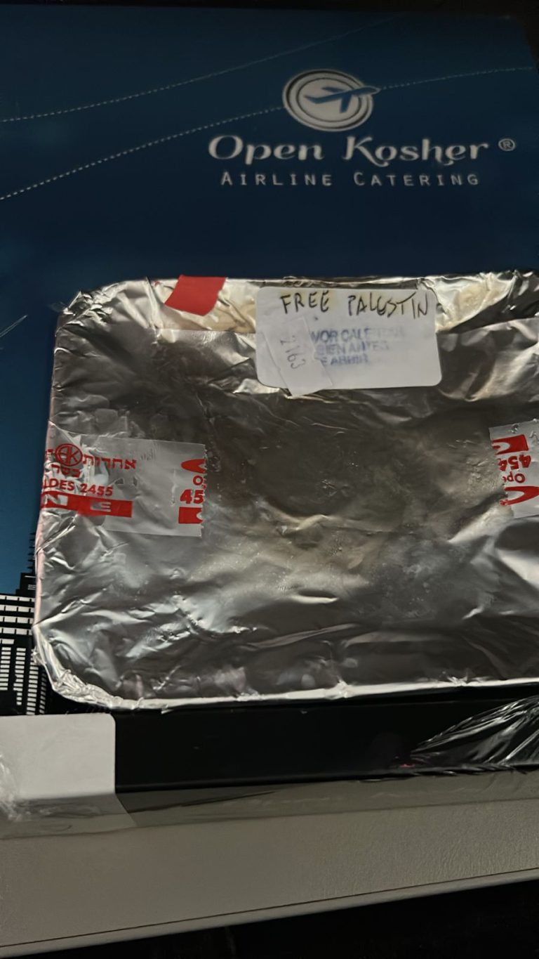 Comunicado solicitando explicaciones a Iberia sobre la aparición de carteles “Free Palestin” en envases de comida kosher