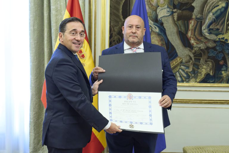 El presidente de la FCJE recibe la Encomienda de Número de la Orden del Mérito Civil